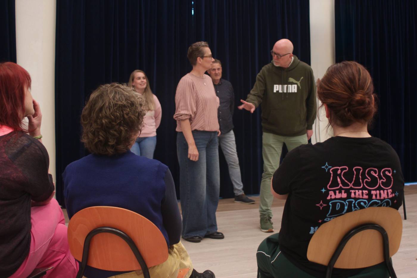 Deelnemers van TheaterMIK op het podium